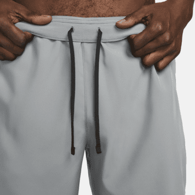 Nike Challenger vielseitige Dri-FIT Herrenshorts ohne Futter (ca. 23 cm)