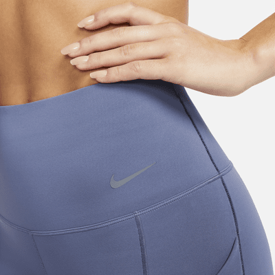 Shorts de ciclismo con bolsillos de 20 cm de tiro alto y media sujeción para mujer Nike Universa