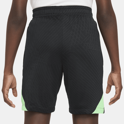 Shorts de fútbol de tejido Knit Nike Dri-FIT para niños talla grande del Liverpool FC Strike