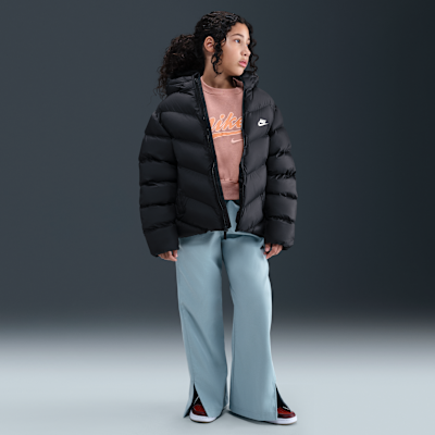 Nike Sportswear All Day Play Therma-FIT-Puffer-Jacke mit weiter Passform (ältere Kinder)