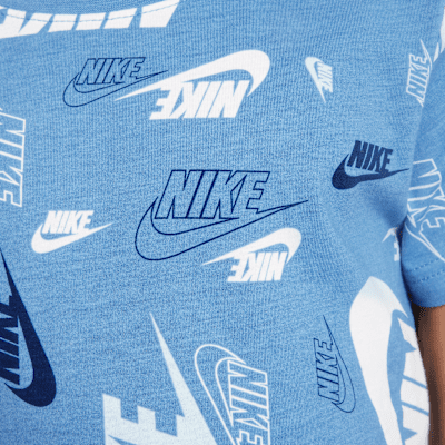 Completo con t-shirt stampata e shorts leggeri in French Terry Nike – Bambino/a