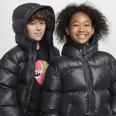 Volnější parka Nike Sportswear Heavyweight Synthetic Fill EasyOn Therma-FIT Repel s kapucí pro větší děti