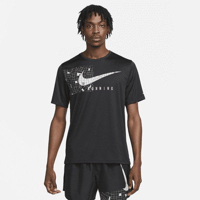 Monet Objetor Fraternidad Nike Dri-FIT UV Miler Run Division Camiseta de manga corta con estampado de  running - Hombre. Nike ES
