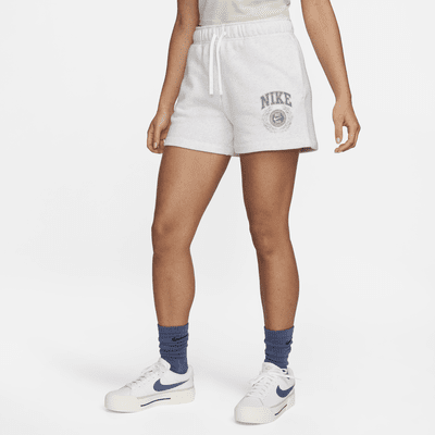 Shorts con gráfico de tiro medio para mujer Nike Sportswear Club Fleece