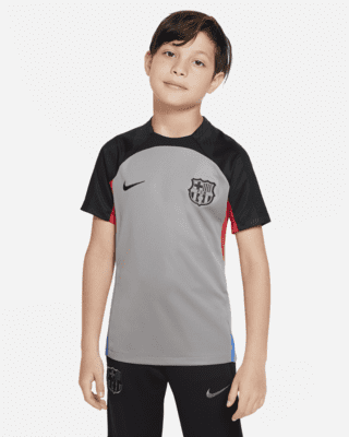 F.C. Barcelona Strike Older Kids' Nike Dri-FIT Short-Sleeve Football Top.  Nike NL