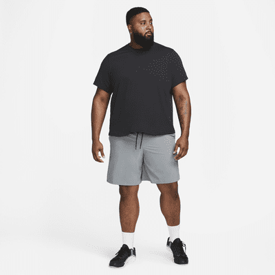 Nike Primary vielseitiges Nike Dri-FIT Kurzarm-Oberteil für Herren