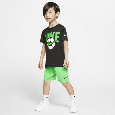 Conjunto de playera y shorts para niños talla pequeña Nike Dri-FIT ...