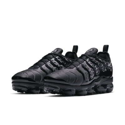 vapormax tn black and white