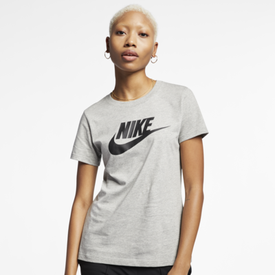 Nike Sportswear Essential T-Shirt. Nike