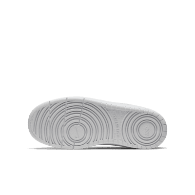 nike tennis court borough low 2