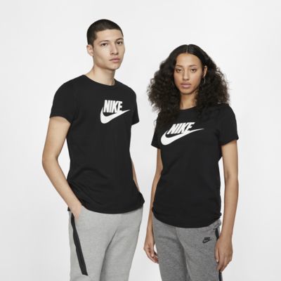 Nike Sportswear Essential T-Shirt. Nike AE