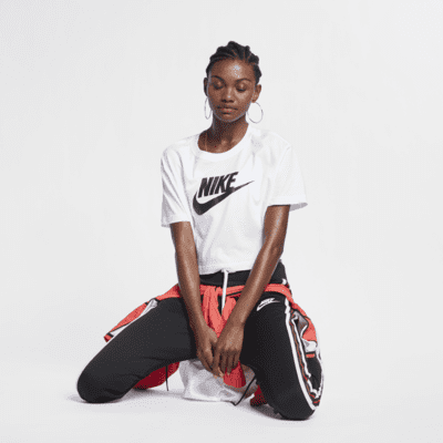 Playera cropped con logotipo para mujer Nike Sportswear Essential