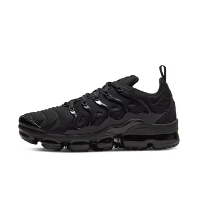 black and pink vapormax plus