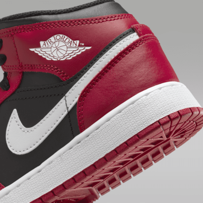 Air Jordan 1 Mid Older Kids' Shoes