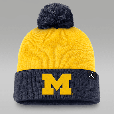 Gorro con pompón y dobladillo universitario marca Jordan para hombre Michigan Peak