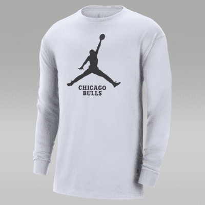 Chicago Bulls Essential Men's Jordan NBA Long-Sleeve T-Shirt. Nike SI