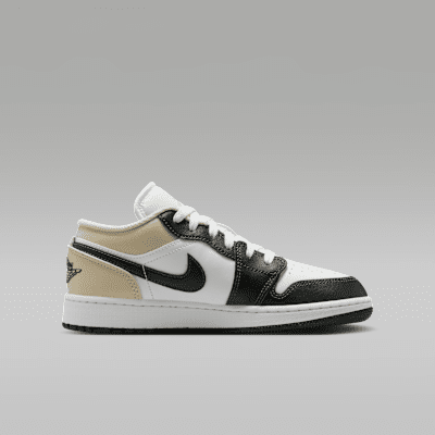 Air Jordan 1 Low Older Kids' Shoes