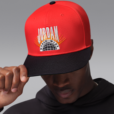 Gorra Jordan Essentials Pro con visera plana con estructura