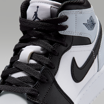 エア ジョーダン 1 MID ジュニアシューズ