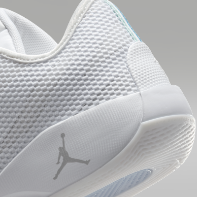 ルカ 77 "Triple White" PF バスケットボールシューズ