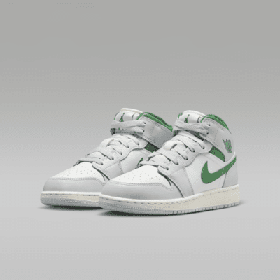 Air Jordan 1 Mid Older Kids' Shoes