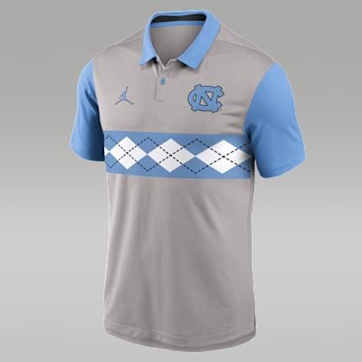 Polo universitario marca Jordan Dri-FIT para hombre North Carolina Vapor