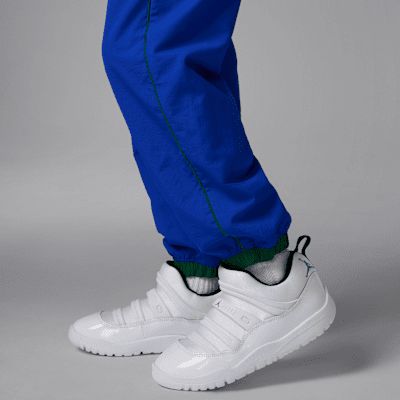 Conjunto con ribetes de rompevientos de dos piezas Jordan para niños talla pequeña