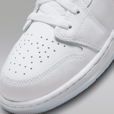 Air Jordan 1 Low SE Older Kids' Shoes