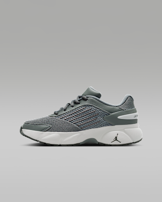 Jordan Trunner Flow Older Kids' Shoes. Nike CH