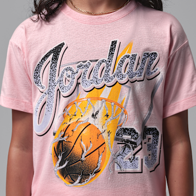 Playera con tipografía She's On Fire para niños talla grande Jordan