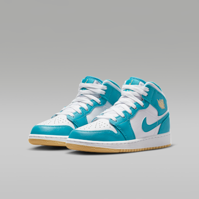 Air Jordan 1 Mid Older Kids' Shoes