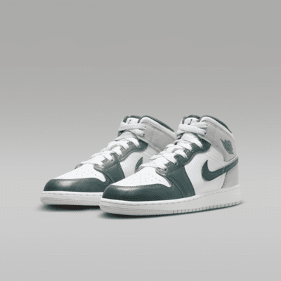 รองเท้าเด็กโต Air Jordan 1 Mid SE