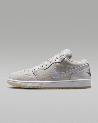 Женские кроссовки Air Jordan 1 Low SE "LNY"