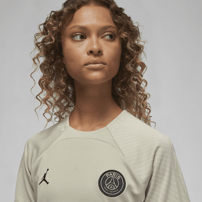 Haut de foot en maille à manches courtes Jordan Dri-FIT Paris Saint-Germain Strike Third pour femme