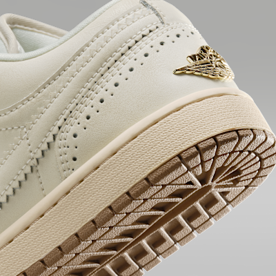 Jordan Air Jordan 1 Low SE Kadın Ayakkabısı görsel 8