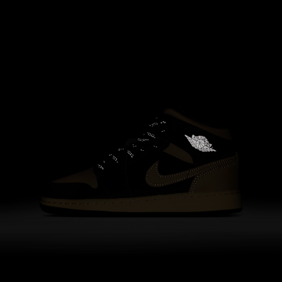 Air Jordan 1 Mid SE Older Kids' Shoes