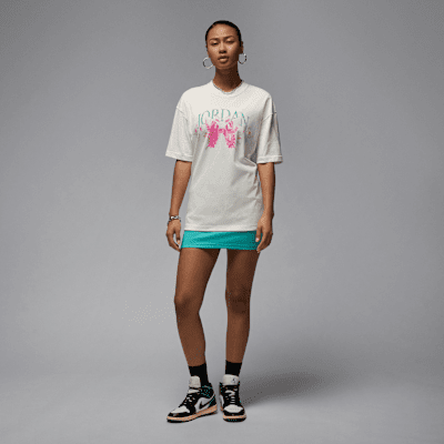 Jordan Women's Oversized Graphic T-Shirt
