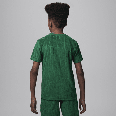 Playera de felpa estampada para niños talla grande Jordan Fuel Up, Cool Down
