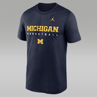 Playera universitaria marca Jordan Dri-FIT para hombre Michigan Courtside Basketball Legend