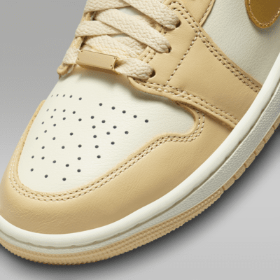 Air Jordan 1 Mid SE Women s Shoes. Nike BE