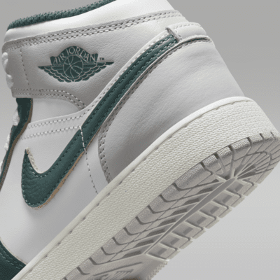 Air Jordan 1 Mid SE Genç Çocuk Ayakkabısı