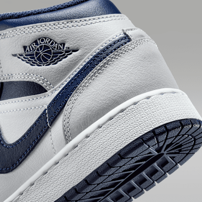 Air Jordan 1 Mid Genç Çocuk Ayakkabısı