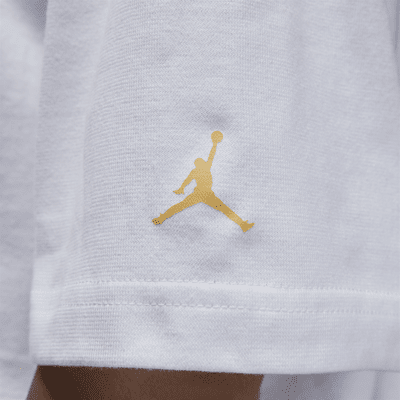 Jordan Women's Oversized Graphic T-Shirt. Nike ID