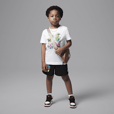 Playera Poolside Jumpman Jordan Flight Essentials para niños talla pequeña