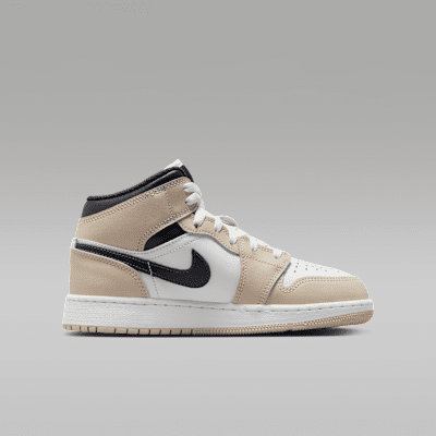 Air Jordan 1 Mid Older Kids' Shoes