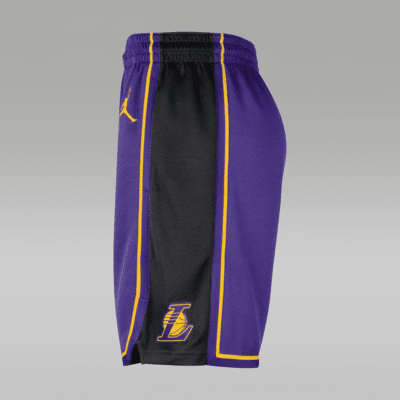 Los Angeles Lakers Statement Edition Pantalón corto de baloncesto Jordan Dri-FIT NBA Swingman - Hombre