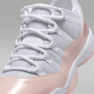 รองเท้าผู้หญิง Air Jordan 11 Retro Low "Legend Pink"