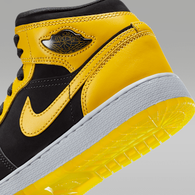 Tenis para niños grandes Air Jordan 1 Mid SE