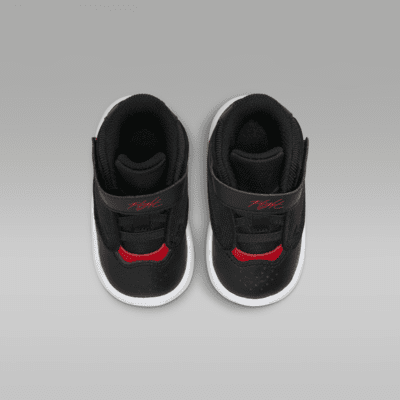 Jordan Max Aura 4 cipő babáknak