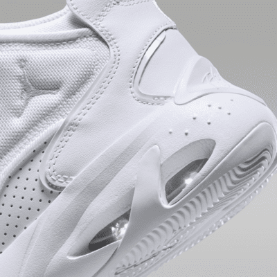รองเท้าผู้ชาย Jordan Max Aura 4